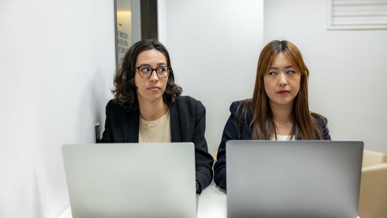 https://unsplash.com/photos/two-women-sitting-at-a-table-with-laptops-jKvmjImY9bE